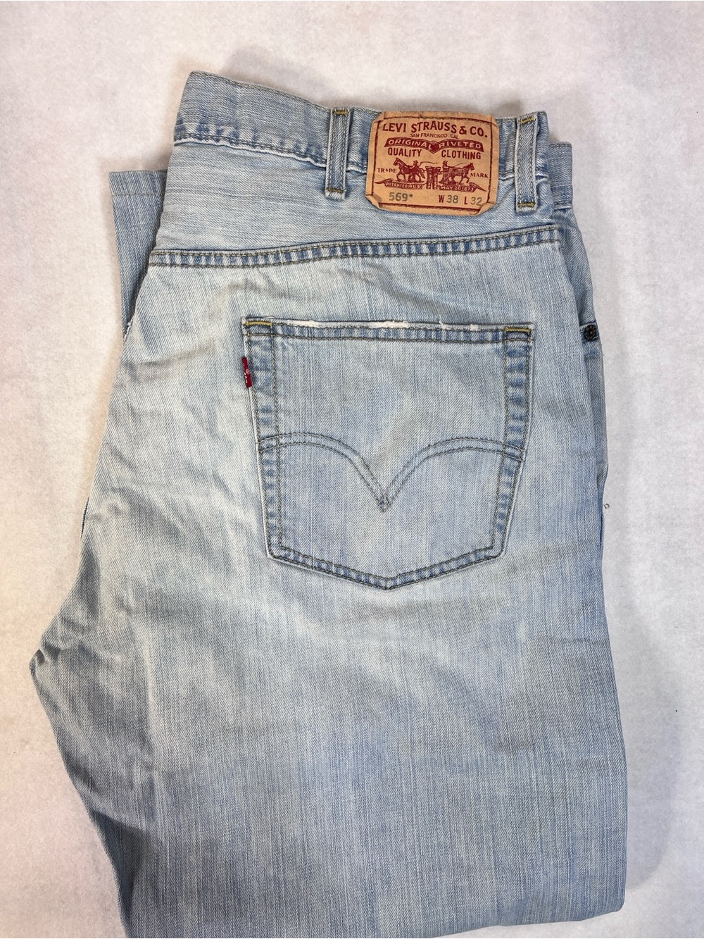 Levi's Men's Light Blue 569 Relaxed Straight Jeans 38/32